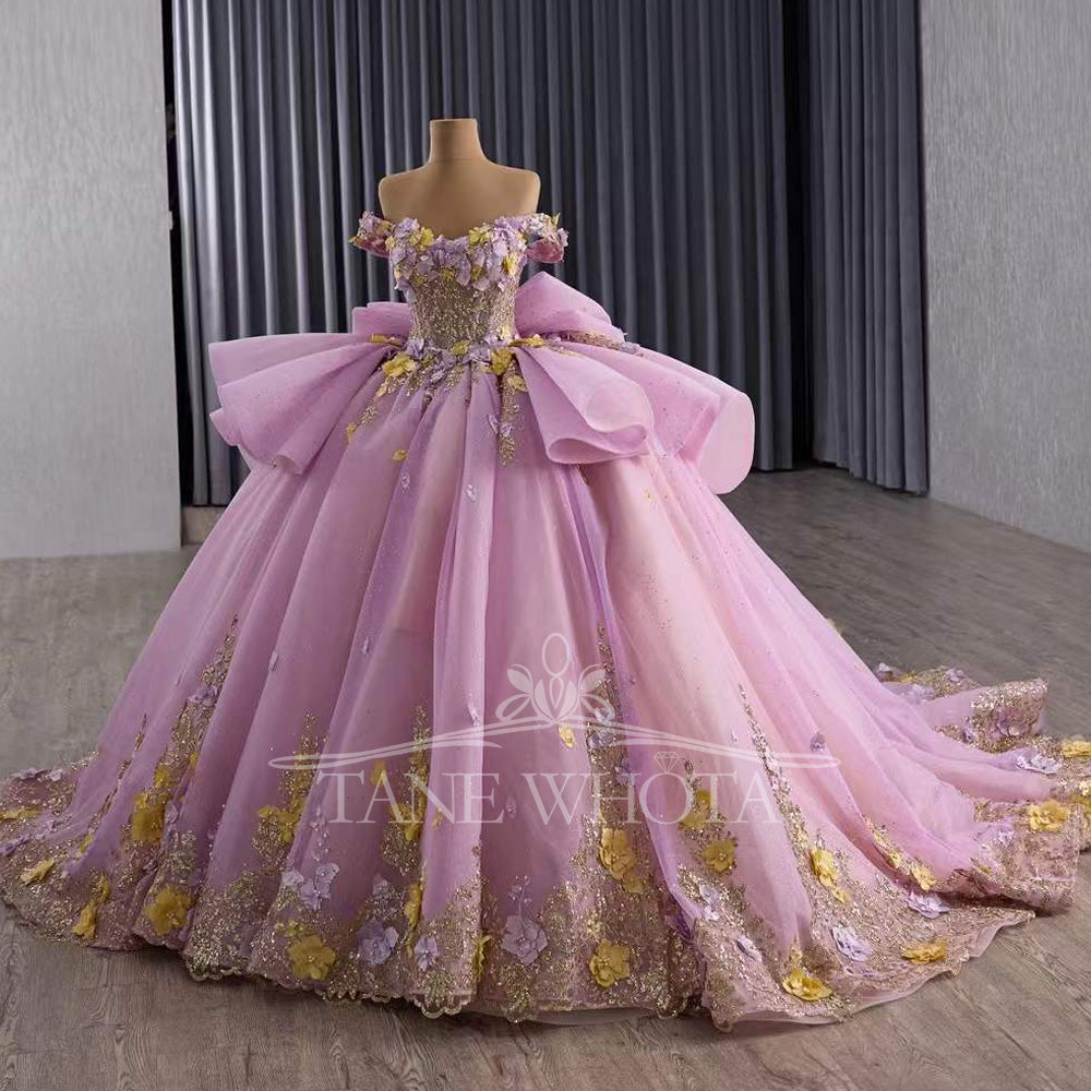 TW577 Sukienki Off-Shoulder Quinceanera Dress Sweetheart Lace-Up Back Bow Beading Appliques Sequined Pink Prom Gown