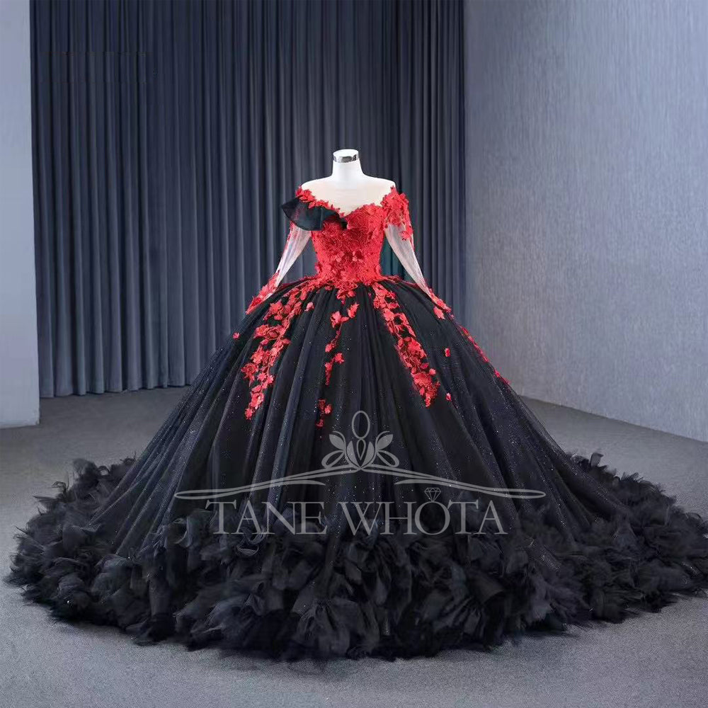TW290 Quinceañera Dress O-Neck Long Sleeve Lace Up Back Beading Sequined Appliques Black and Red Ball Gown Flower Quinceanera Dress