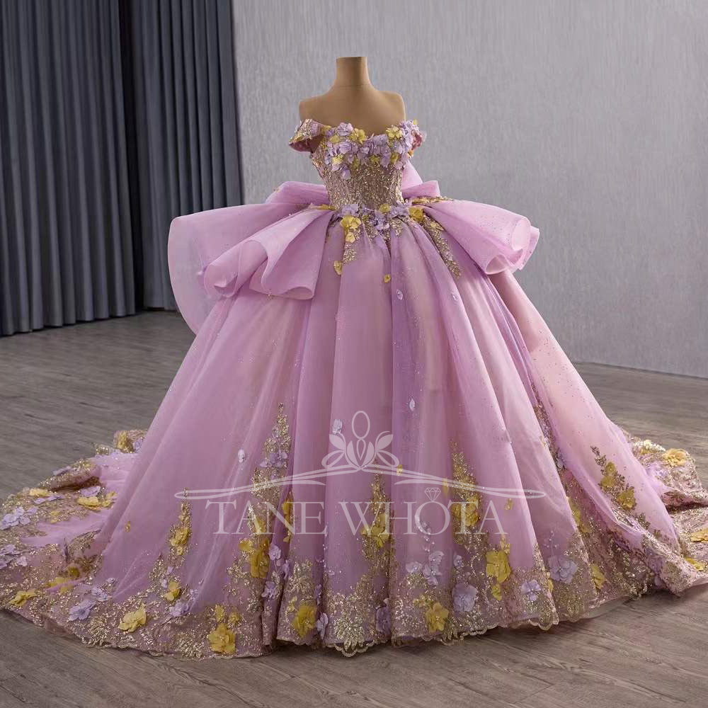 TW577 Sukienki Off-Shoulder Quinceanera Dress Sweetheart Lace-Up Back Bow Beading Appliques Sequined Pink Prom Gown
