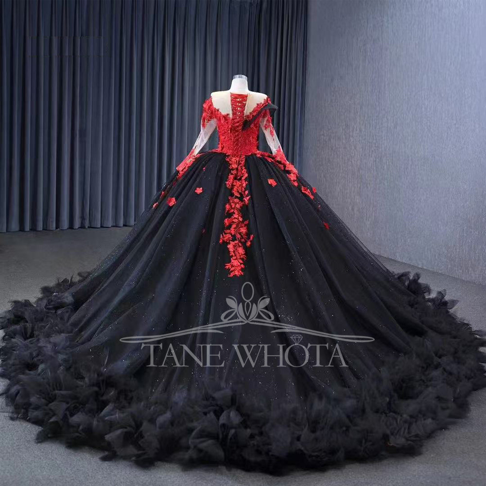 TW290 Quinceañera Dress O-Neck Long Sleeve Lace Up Back Beading Sequined Appliques Black and Red Ball Gown Flower Quinceanera Dress