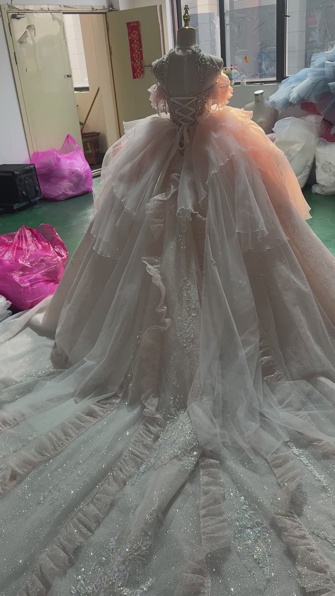 TW021 2025 Halter Wedding Dress Lace Up Back Ball Gown Beading Sequined Crystal Bridal Gown Customized Elegant Bridal Dress