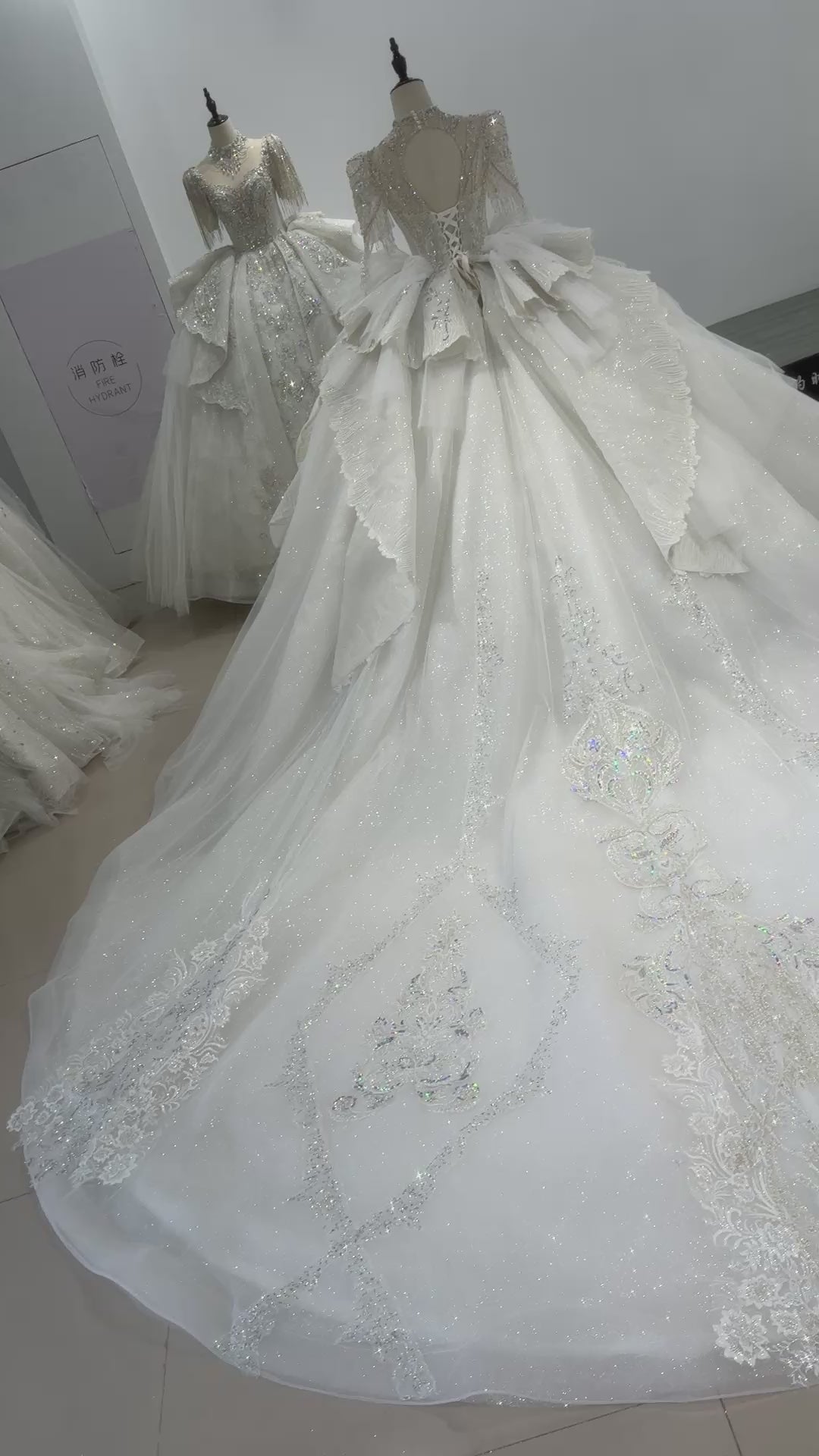 TW031 Wedding Dress For Bride Scalloped Keyhole Back Lace Up Long Sleeve Beading Sequined Ball Gown Rhinestones Wedding Dress