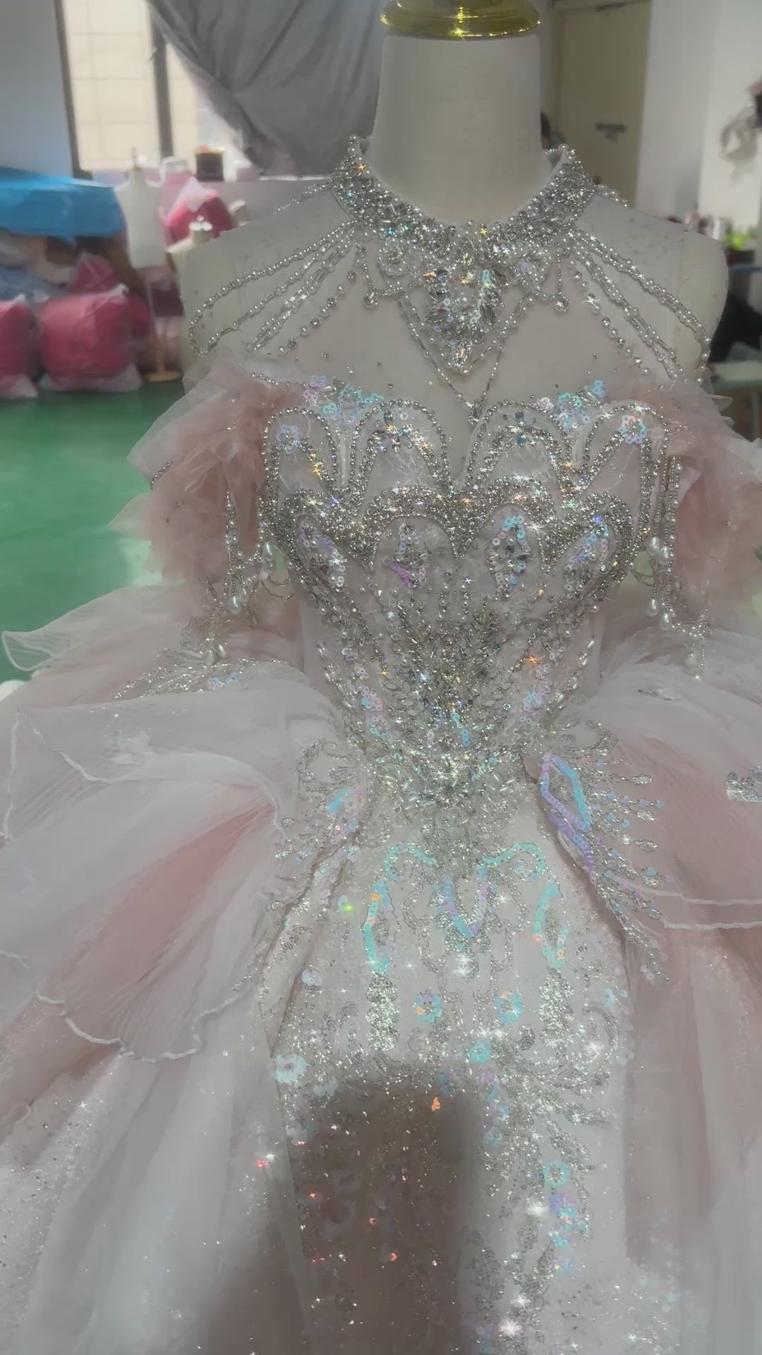 TW021 2025 Halter Wedding Dress Lace Up Back Ball Gown Beading Sequined Crystal Bridal Gown Customized Elegant Bridal Dress