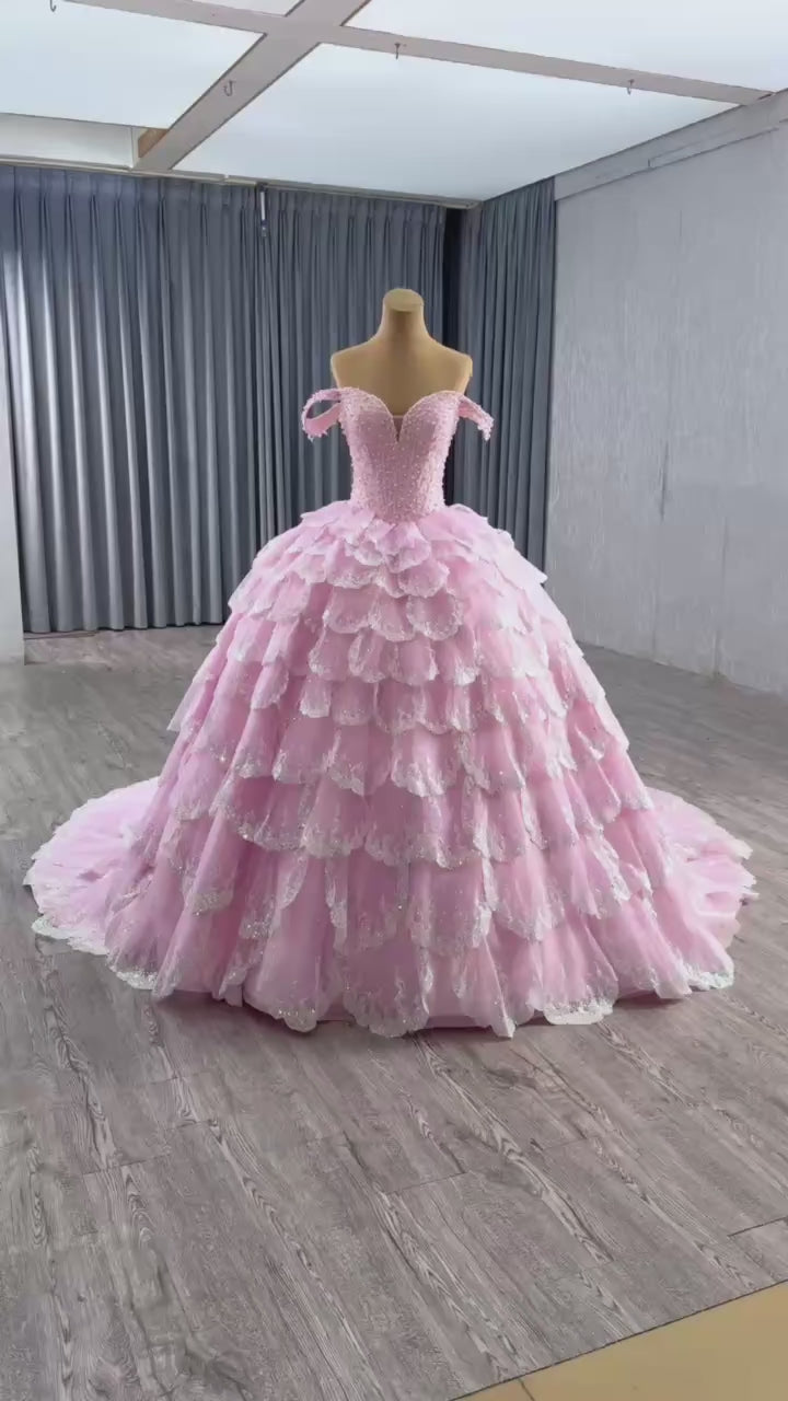 TW582 Vintage Off-Shoulder Quinceanera Dress 15 Years Old Pink Prom Gown With Lace-Up Back Beading Sequined Sweetheart Tiered Design