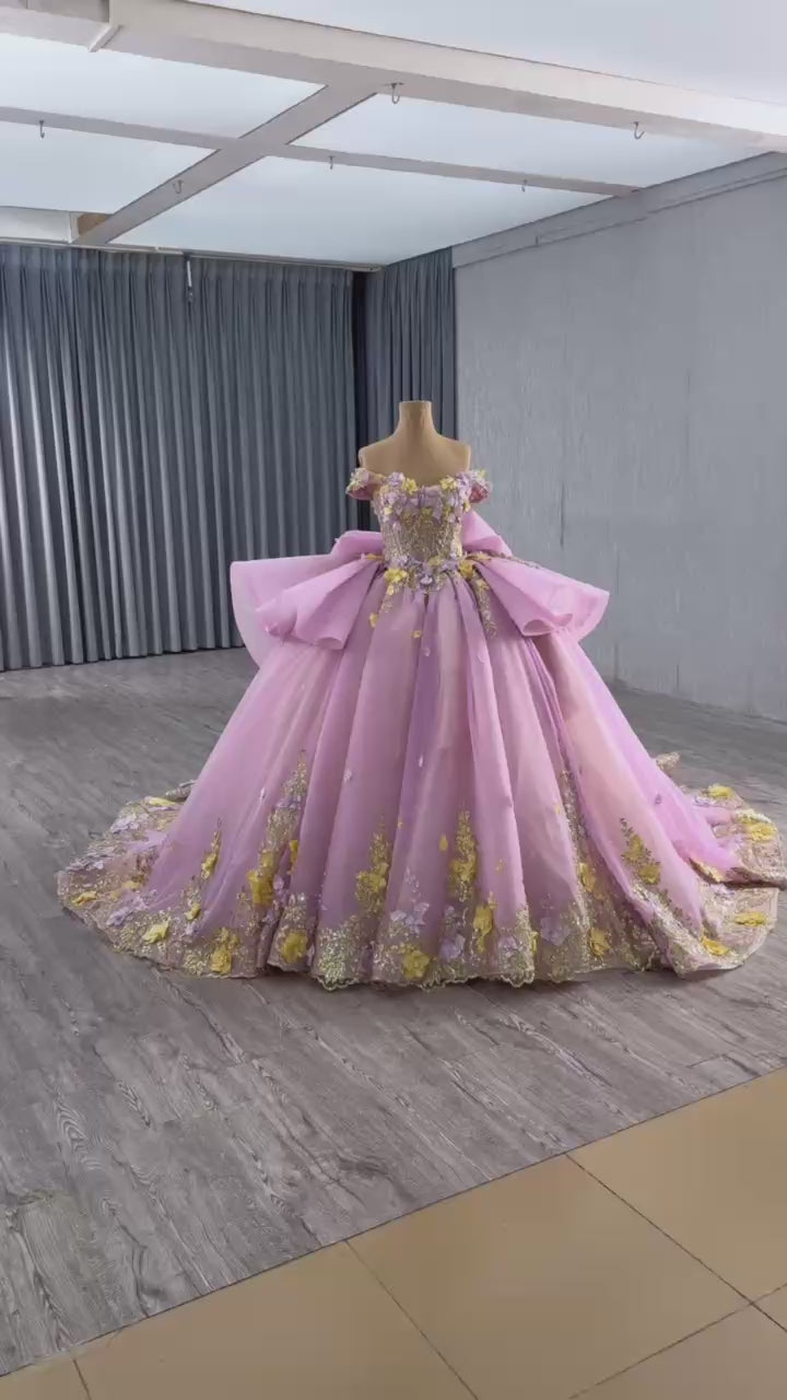 TW577 Sukienki Off-Shoulder Quinceanera Dress Sweetheart Lace-Up Back Bow Beading Appliques Sequined Pink Prom Gown