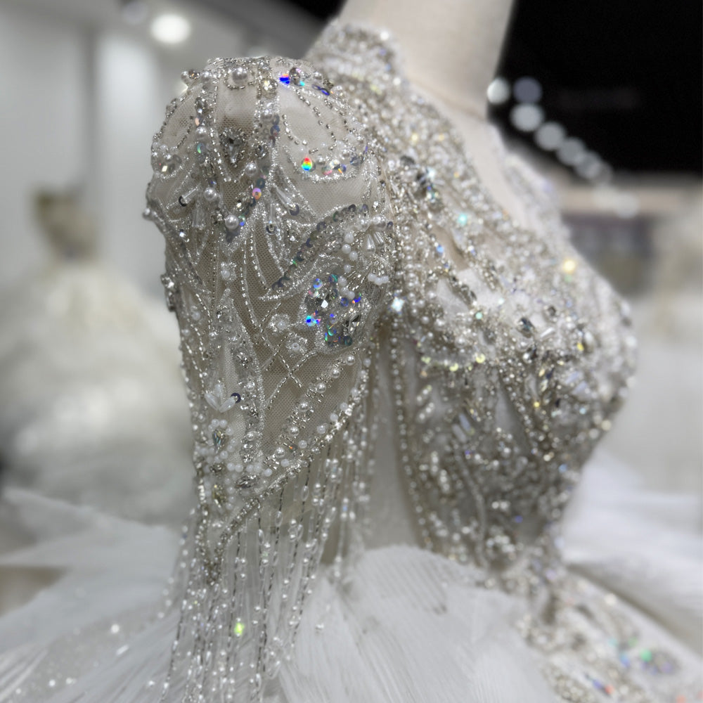TW031 Wedding Dress For Bride Scalloped Keyhole Back Lace Up Long Sleeve Beading Sequined Ball Gown Rhinestones Wedding Dress