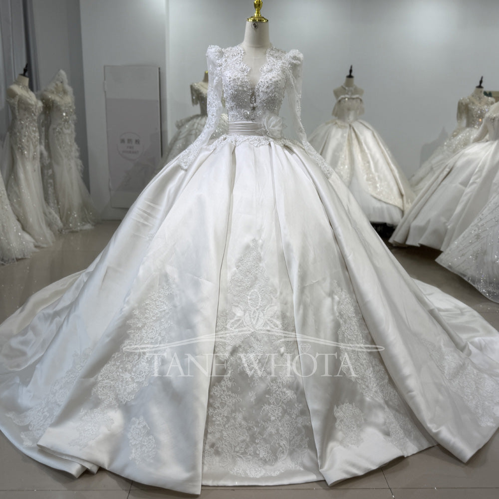 TW466 Luxury Scalloped Long Sleeve Wedding Dress Lace up Keyhole Back Embroidery Beading Crystal Customized Vestidos De Boda