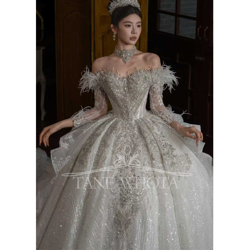 TW657 Luxury Bridal Sweetheart Wedding Dress With Three Quarter Sleeves Beaded Sequined Crystal Feathers Customized