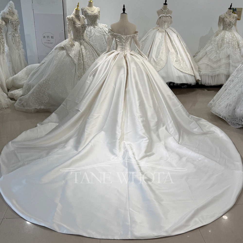 TW463 Customizable Bridal Dress Sweetheart Long Sleeve Lace-Up Back Ball Gown with Beading Crystal Sequined for Weddings