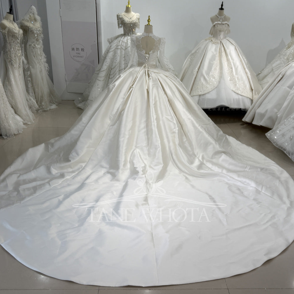 TW466 Luxury Scalloped Long Sleeve Wedding Dress Lace up Keyhole Back Embroidery Beading Crystal Customized Vestidos De Boda