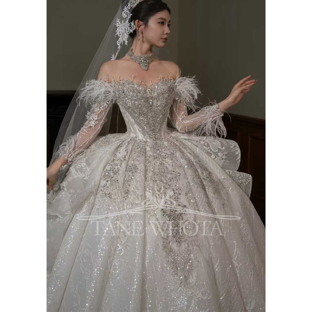 TW657 Luxury Bridal Sweetheart Wedding Dress With Three Quarter Sleeves Beaded Sequined Crystal Feathers Customized