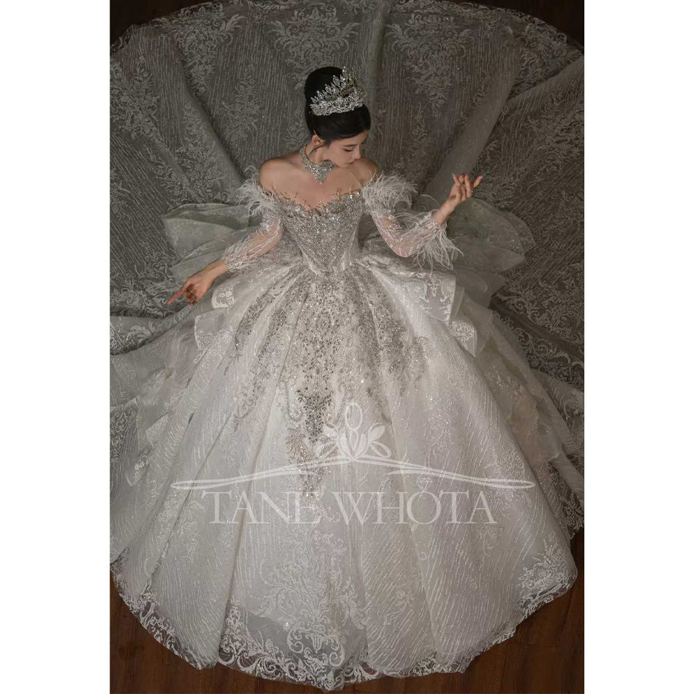 TW657 Luxury Bridal Sweetheart Wedding Dress With Three Quarter Sleeves Beaded Sequined Crystal Feathers Customized