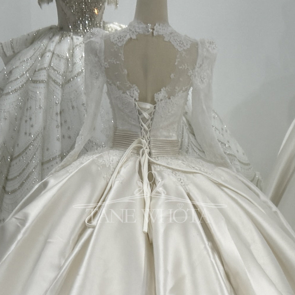 TW466 Luxury Scalloped Long Sleeve Wedding Dress Lace up Keyhole Back Embroidery Beading Crystal Customized Vestidos De Boda