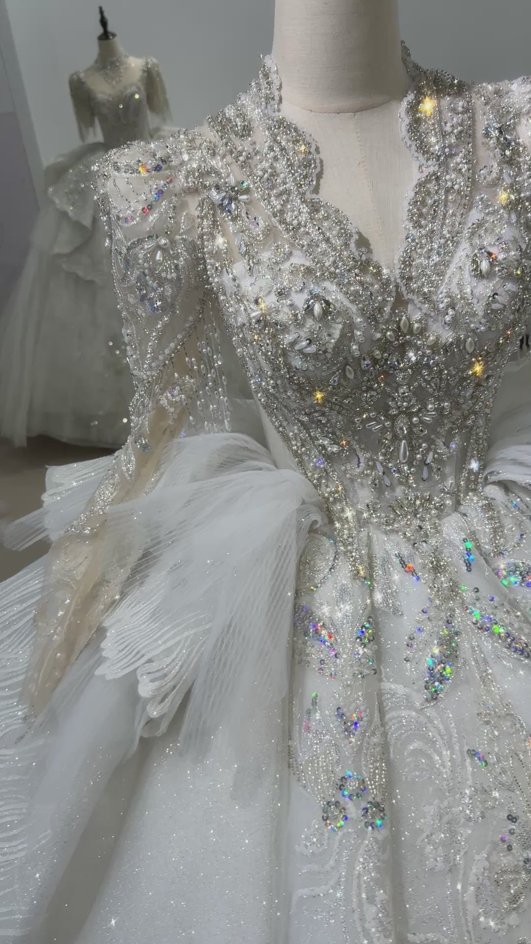 TW031 Wedding Dress For Bride Scalloped Keyhole Back Lace Up Long Sleeve Beading Sequined Ball Gown Rhinestones Wedding Dress